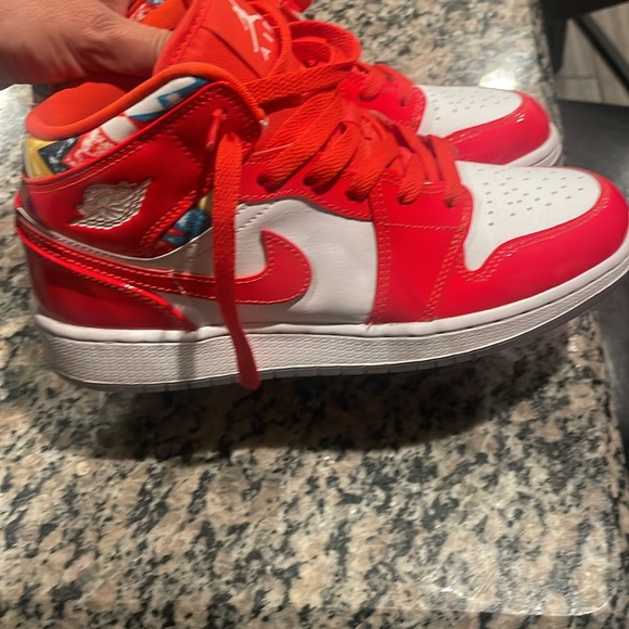Jordan 1 Mid
Barcelona Sweater Red Patent (GS) - Picture 7 of 8